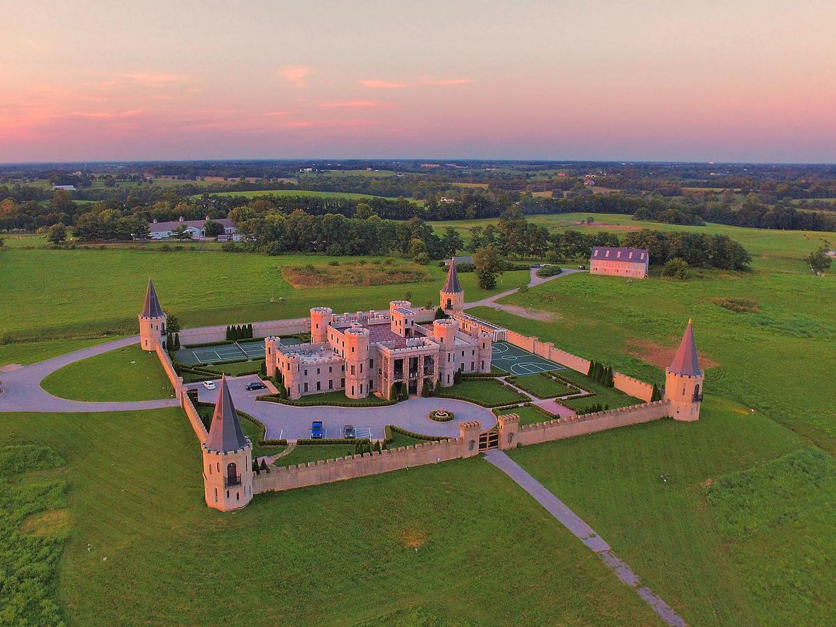 Kentucky Castle Versailles Exterior foto